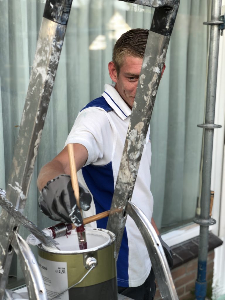 Binnen en buiten schilderwerk in Zeeland.